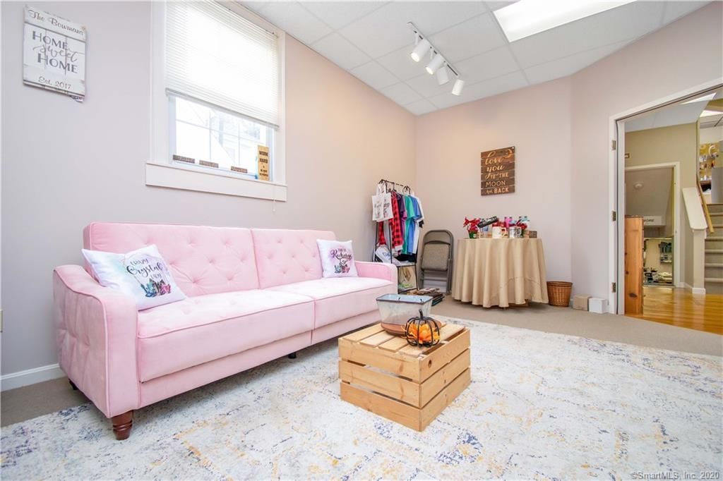 492 Enfield St, Enfield, CT 06082